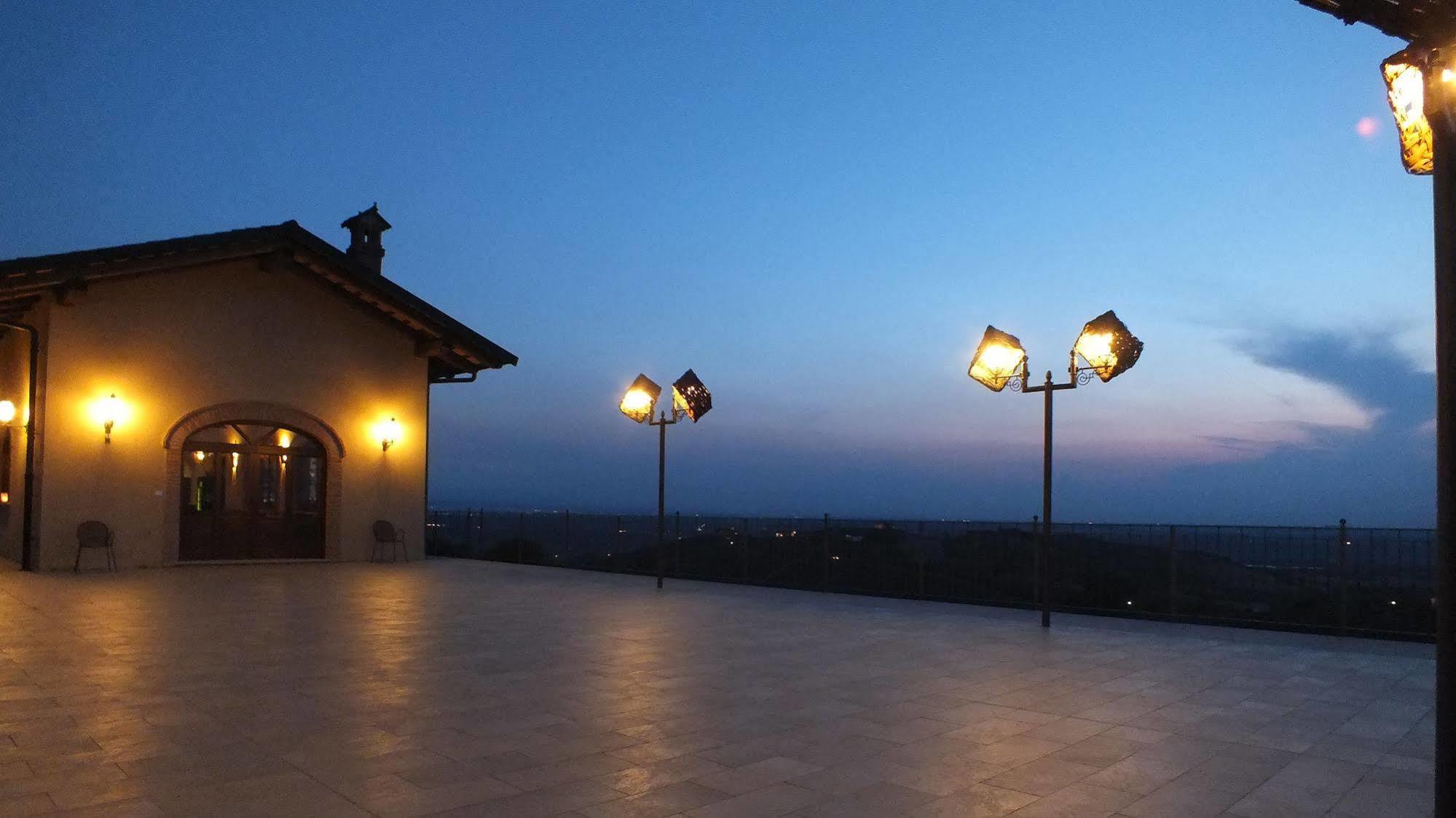 Enolocanda Del Tufo Dogliani Exterior photo